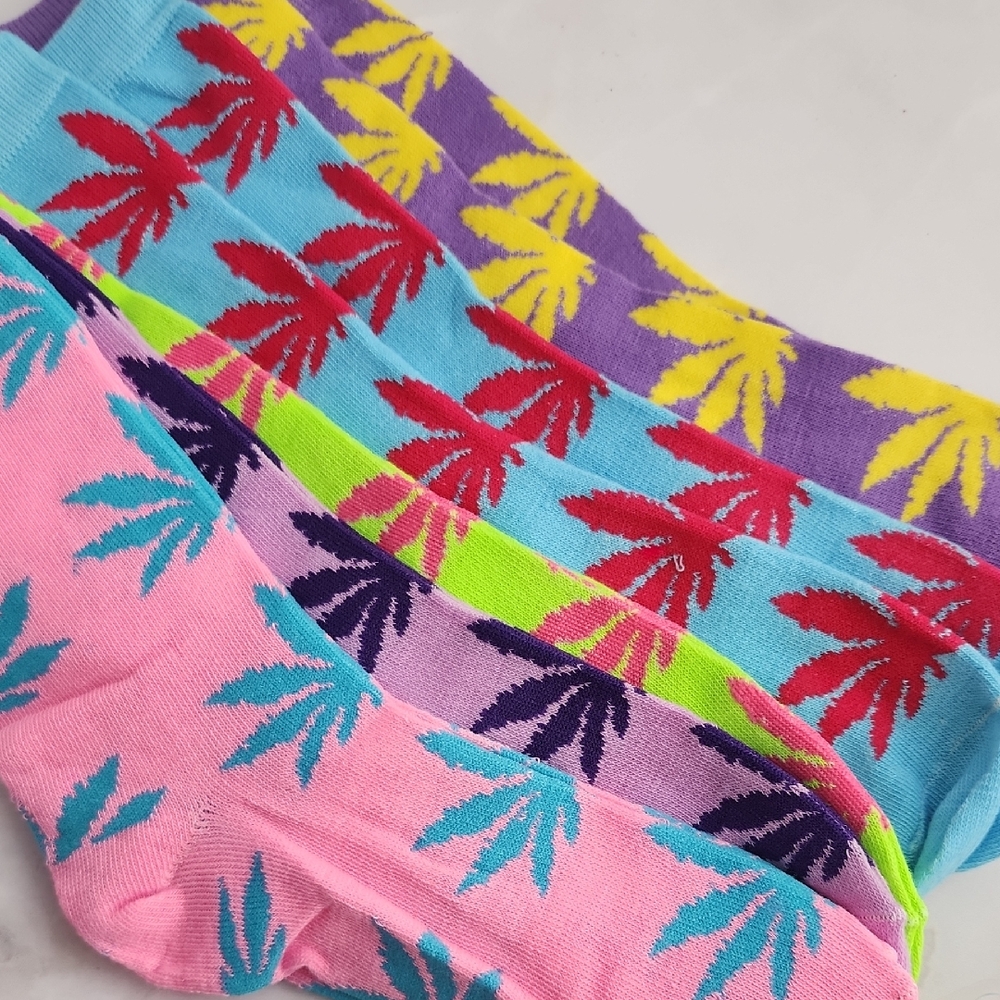 5 Mystery Pairs- Leaf Patterned Socks Set